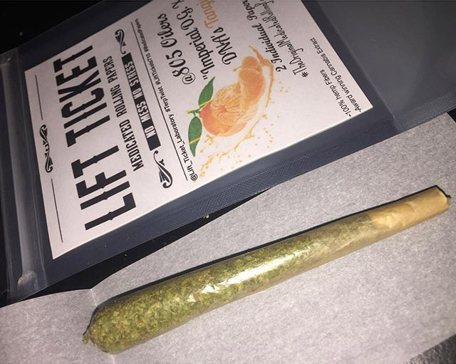 Feuille à rouler au THC