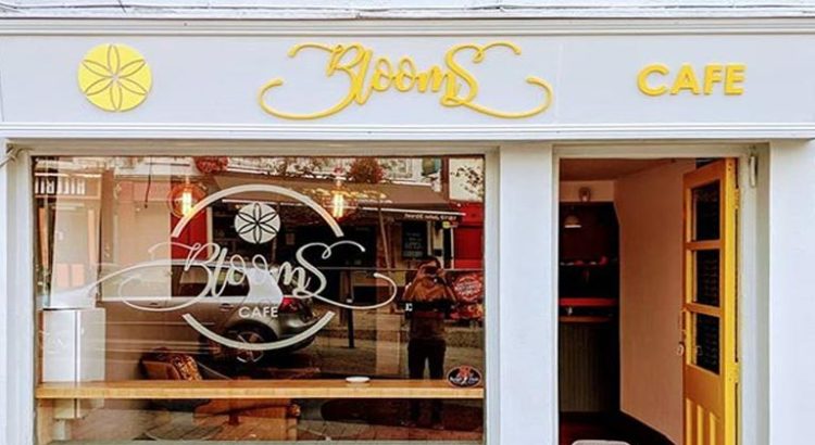 Blooms Café