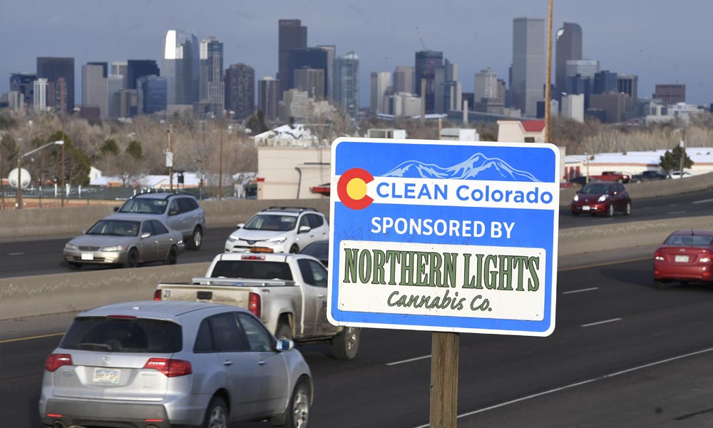 Les entreprises du cannabis sponsorisent les autoroutes au Colorado