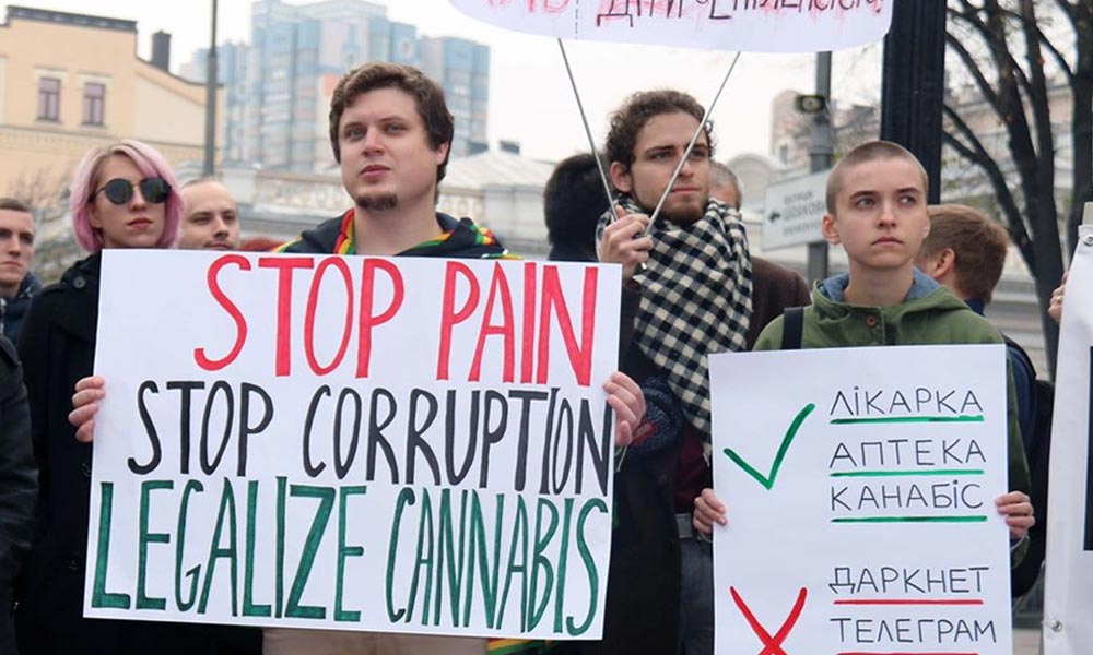 Manifestation pour le cannabis médical en Ukraine