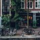 Touristes et coffeeshops à Amsterdam