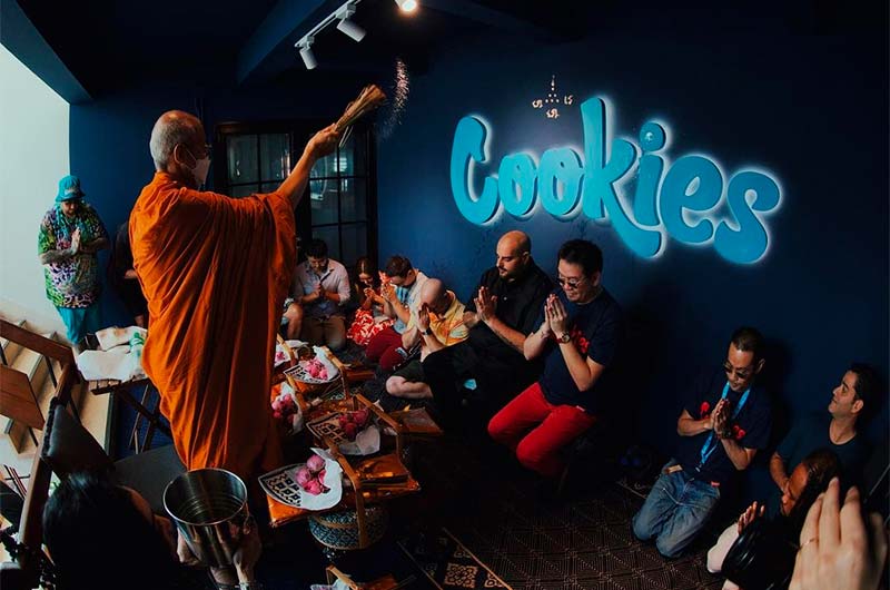 Inauguración de una tienda de galletas en Bangkok