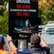 Une affiche pour lutter contre le trafic de drogue au Chalet